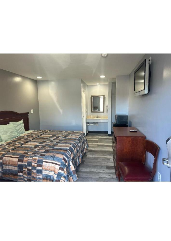 Deluxe King Room interior